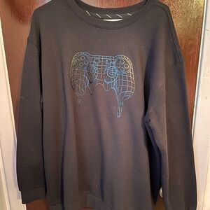 Video gamers youth XXL black sweatshirt with controller on front.